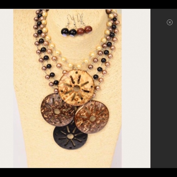 Black Shell Necklace with Matching Earrings #1 Coordinated Set - Picture 2 of 3